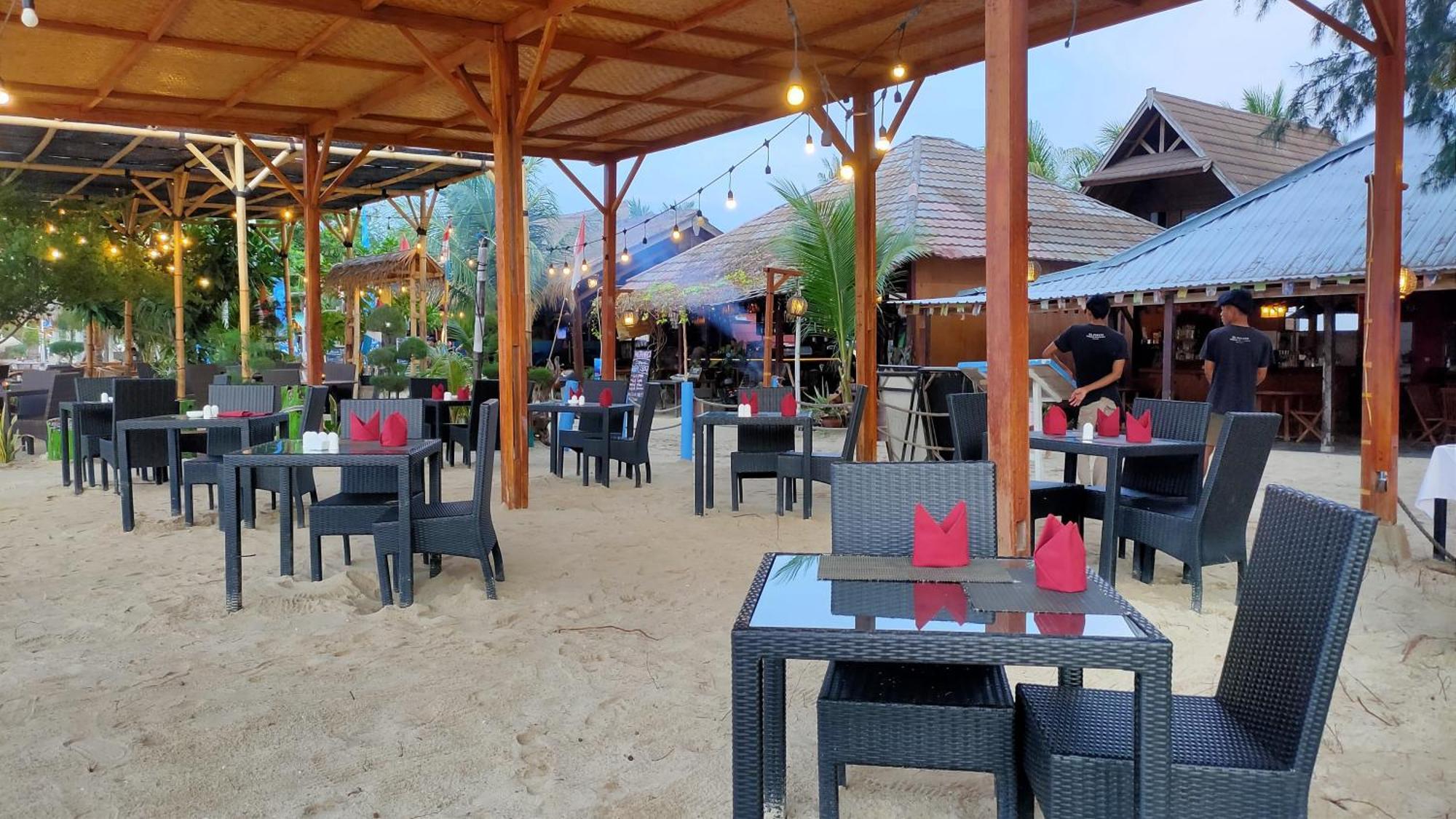 Matahari Bungalow 3 Гили Еър Екстериор снимка