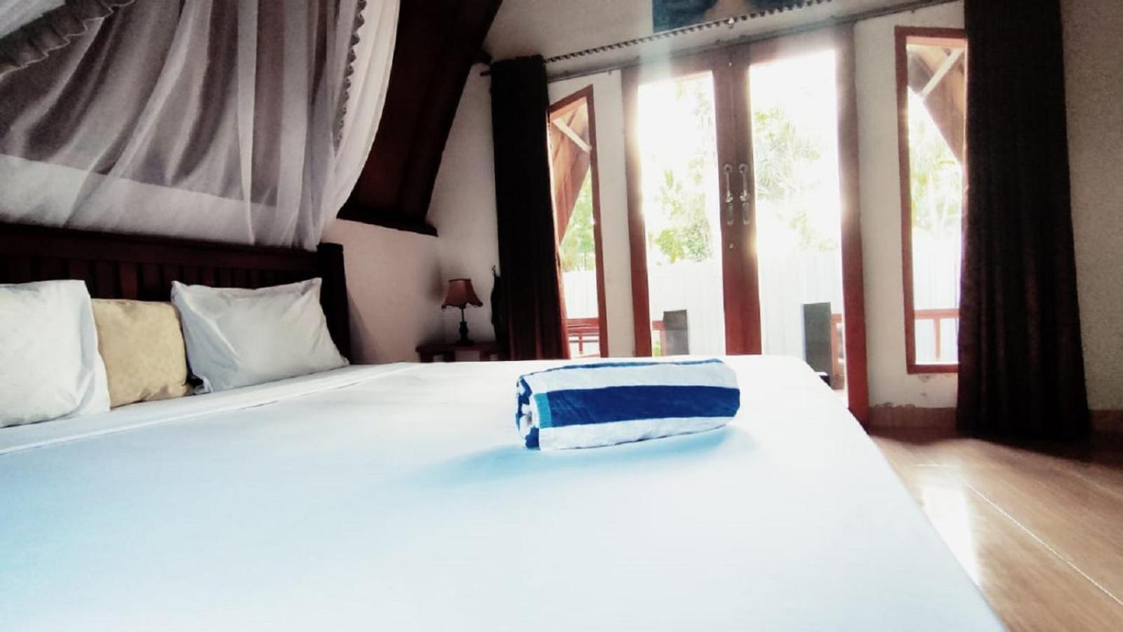 Matahari Bungalow 3 Гили Еър Екстериор снимка