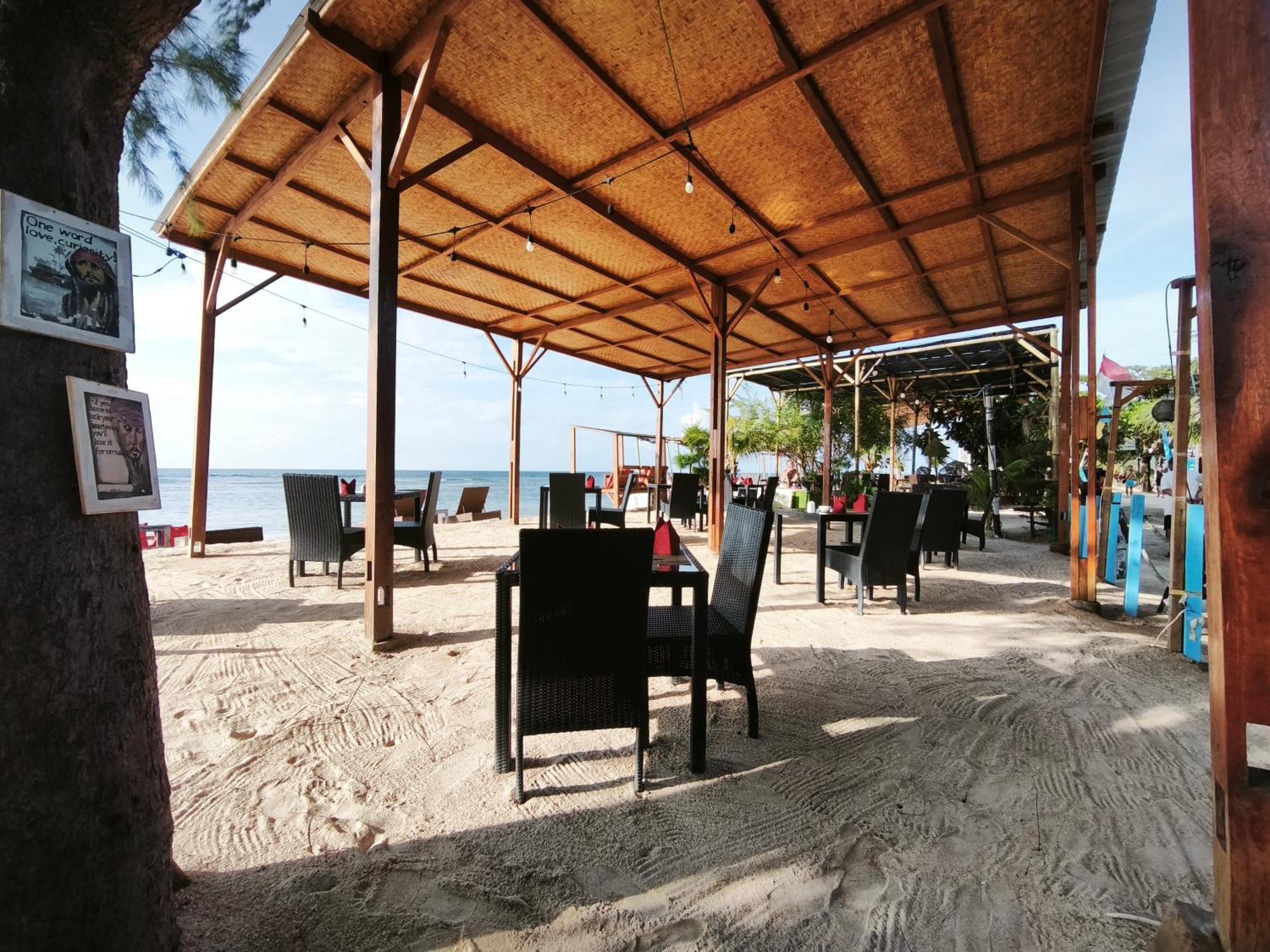 Matahari Bungalow 3 Гили Еър Екстериор снимка