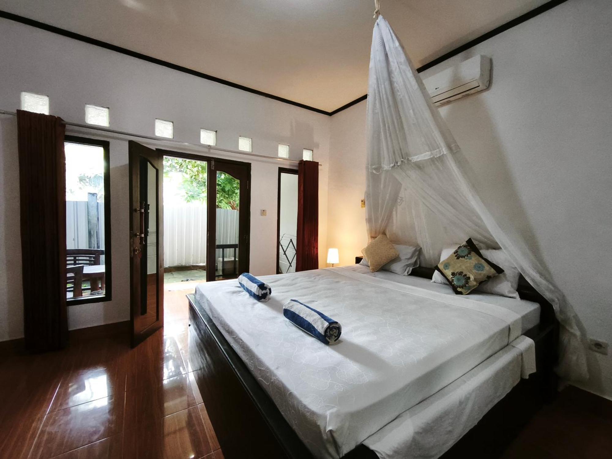 Matahari Bungalow 3 Гили Еър Екстериор снимка