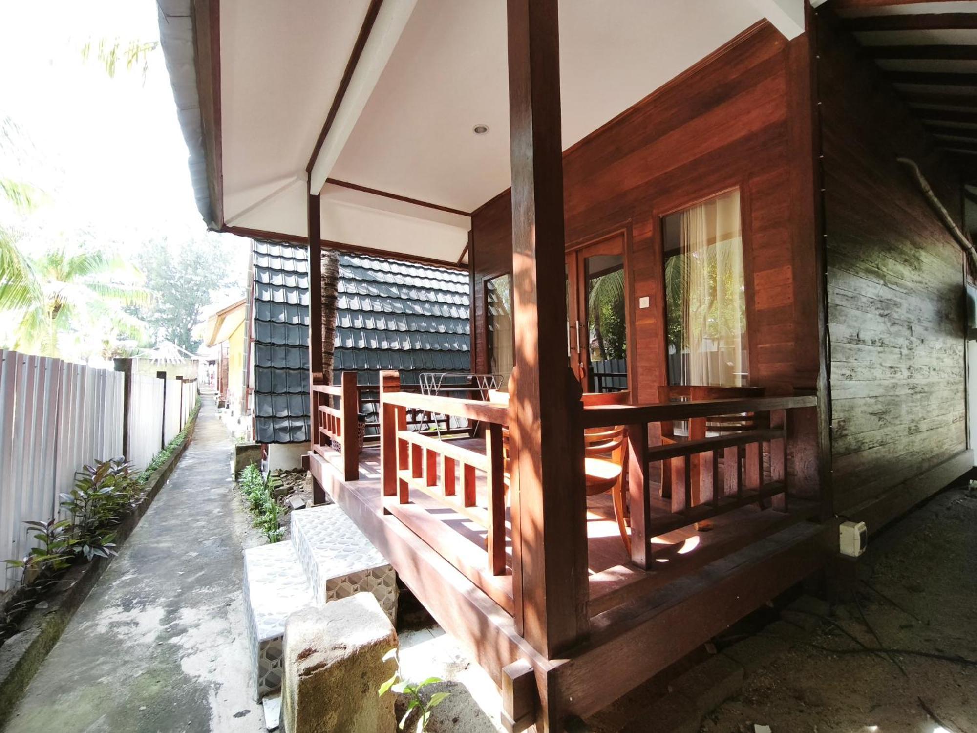 Matahari Bungalow 3 Гили Еър Екстериор снимка